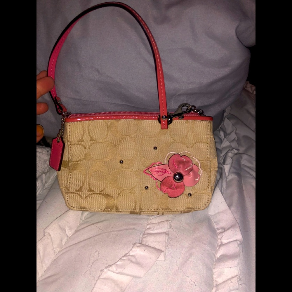 Coach wristlet 💗